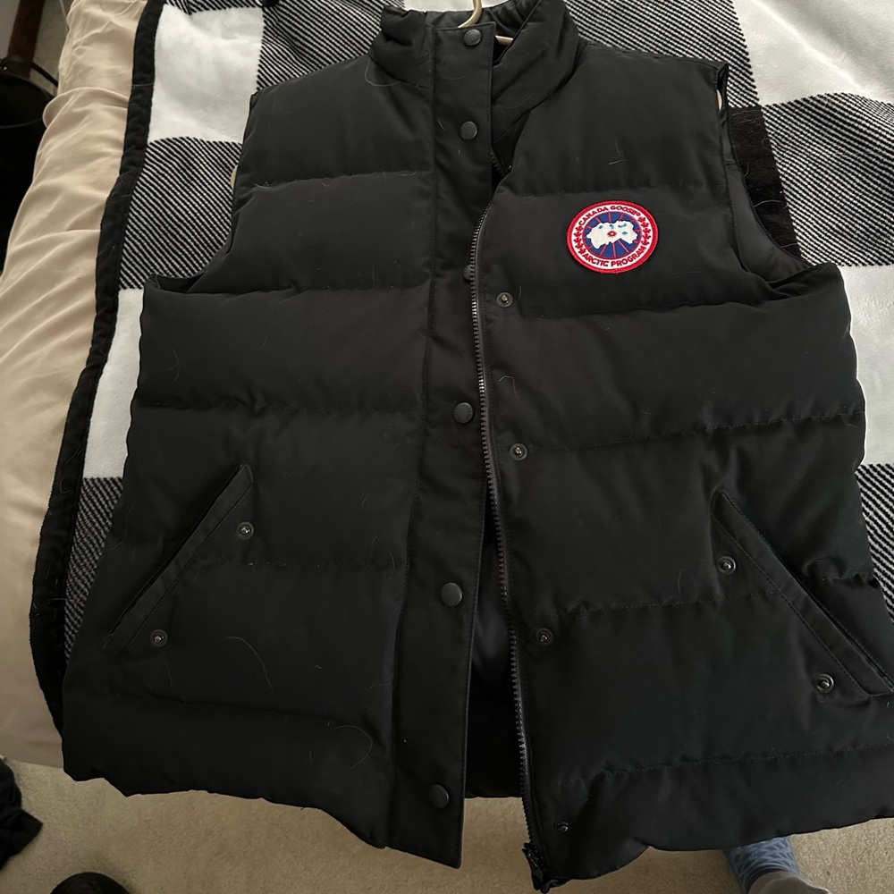 Canada Goose Vest Women’s Large - Picture 5 of 8